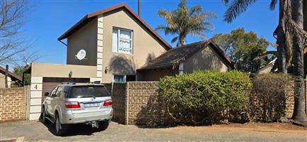 Townhouse For Sale in Pomona