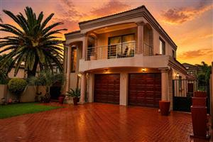 House For Sale in Willowbrook