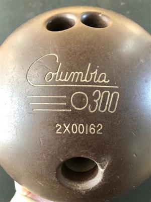 Collectable VINTAGE Columbia 300 Bowling ball - orange dot