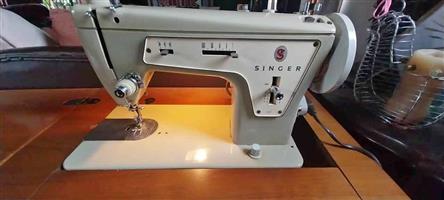 Vintage Singer Sewing Machine with Collapsible Cabinet 