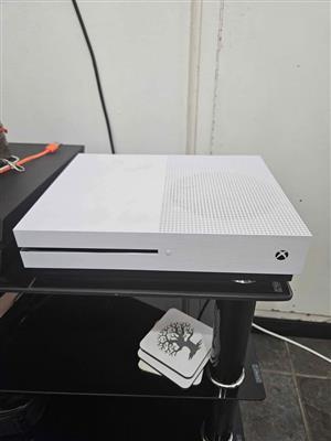 Xbox One 2 controllers, Fifa 23, Star Wars and more
