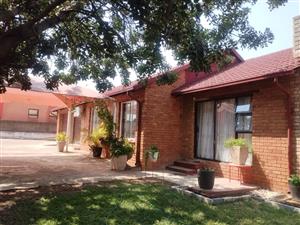 Luxurious 5-Bedroom Mansion