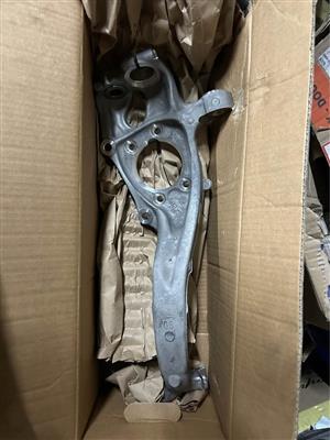 Oem VW/AUDI Front Right Steering Knuckle/Wheel Bearing Housing