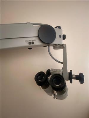 Medical theatre microscope