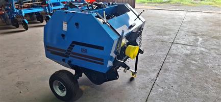 New Giants mini round balers
