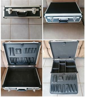 Aluminium carry case.