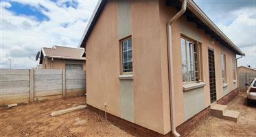 House For Sale in Palm Ridge