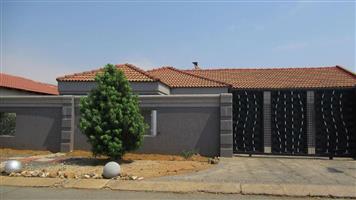 House For Sale in Alveda Park