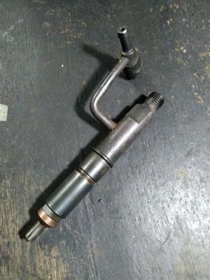 Isuzu Kb250/4Ja1 injectors, cylinder head with gasket set.