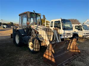 2017 TEREX 844S 4x4 TLB with split bucket