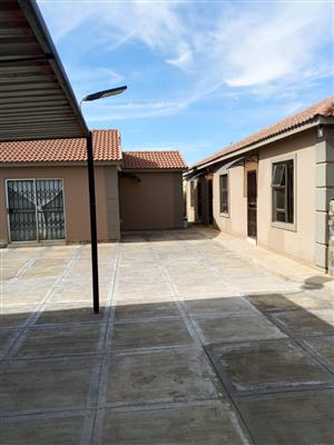 Bachelor room for rent at boskburg windmill park ext 20