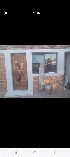 1 Bedroom Cottage to Let – Cumberland, Kensington, JHB 