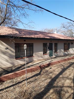 Leeupoort Lieflike 4 slpk huis te huur vir naweke naby Thabazimbe Limpopo