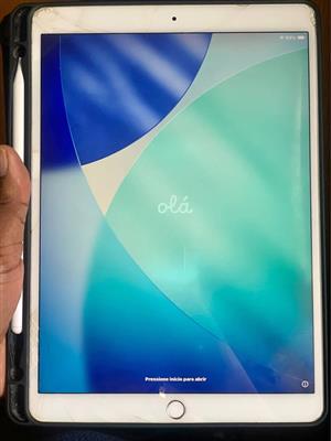iPad Air 3 256GB Wi-Fi – Activation Locked / For Parts- Negotiable