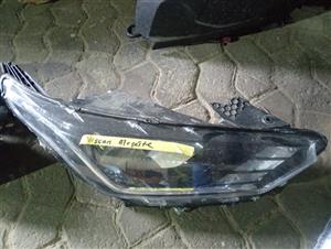  Nissan Magnite Right Head Light