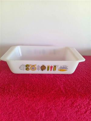 Vintage pyrex dish