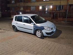 Selling my Renault Scenic 2. Car drives but is best for stripping.