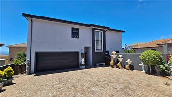 4 Bedroom Family House For Sale in Hartenbos Heuwels
