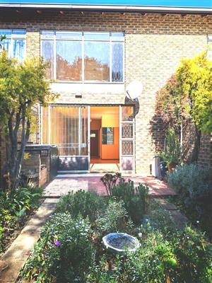 Townhouse For Sale in Eldoraigne