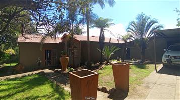 Spacious & Delightful 3-Bedroom Family Home with Pool in Pretoria Gardens