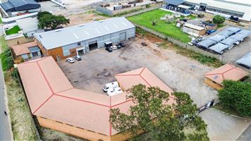 2000m2 Warehouse TO LET in Clayville - Industrial 2