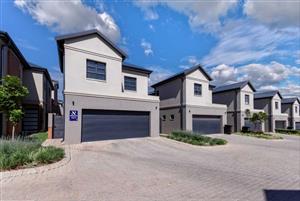 Townhouse For Sale in Kyalami AH