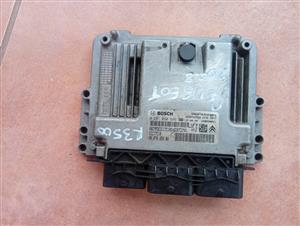 Peugeot 2008 ECU computer box  Bosch 0281030546  9666729580 EDC17C10