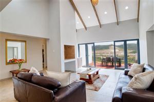 House For Sale in Outeniquasbosch