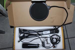 DIXION OMH CONDENSER MICROPHONE STUDIO KIT WITH STAND AND CABLE IN BOX (S067789A