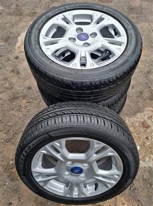Ford Fiesta original alloy mags size 15+tyres still in good condition