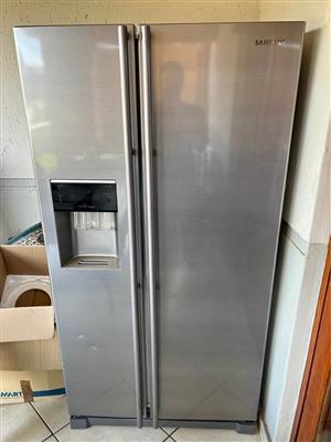 Samsung RSA1DTMG Fridge and Freezer