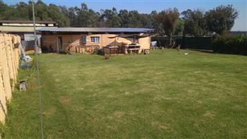 3 bedrom cottage to rent  on a plot in Petit, Benoni