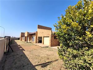 MEGA 5 Bedroom Family Home in Waldrift Vereeniging up for grabs - Well maintained simply move in.