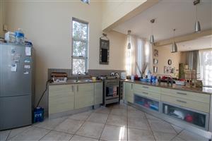 Pet Friendly 2 Bedroom Townhouse with a Private Garden!