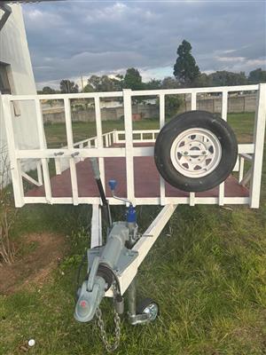 Trailer. DWheelbase 5m x 2.2m. Load 3Ton. Good condit. Self brake. License 2027