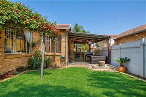 Townhouse For Sale in Wilgeheuwel