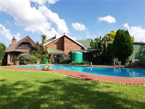 Amazing home up for grabs in Falcon Ridge!!