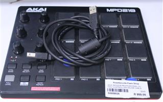 AKAI MPD218 PROFESSIONAL DJ PAD CONTROLLER W/USB CABLE S065893A