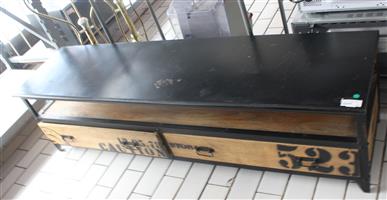 BLACK AND BROWN METAL PLASMA STAND S065095A