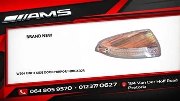 Mercedes-Benz W204 Right Side Door Mirror Indicator New