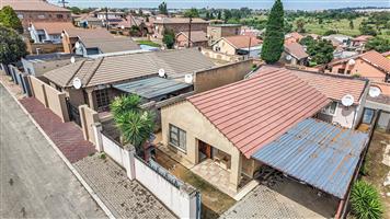 Beautiful 3-Bedroom Home with 2-Bedroom Cottage – Investor’s Dream in Cosmo City