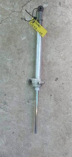 Suzuki GSXR 1100 steering damper. Stripping bike for spares