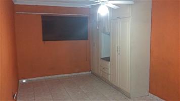 Garage with built in wardrobe to rent