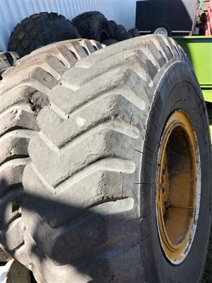 Galion 13 Ton 4 rims and tyres for sale