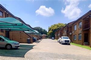 Townhouse For Sale in Meredale