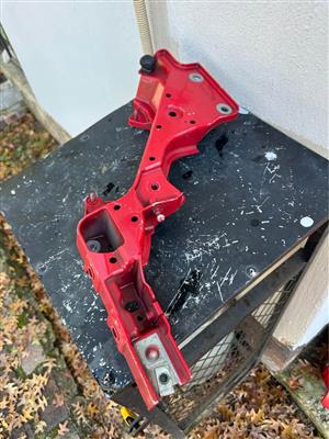 JAGUAR F-TYPE FRONT RIGHT SIDE FENDER BRACKET MOUNT SUPPORT