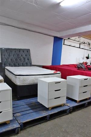 BLACK AND WHITE DOUBLE BASE SET WITH HEADBOARD AND 2 PEDESTALS S066676B