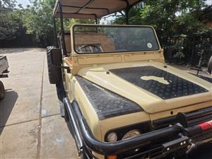 1984 Land Rover Defender Game viewer 