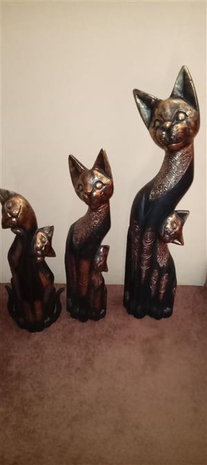 Wooden cats 