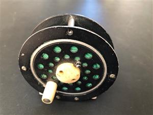 Fly fishing reel with gut - made in Japan - priced to clear